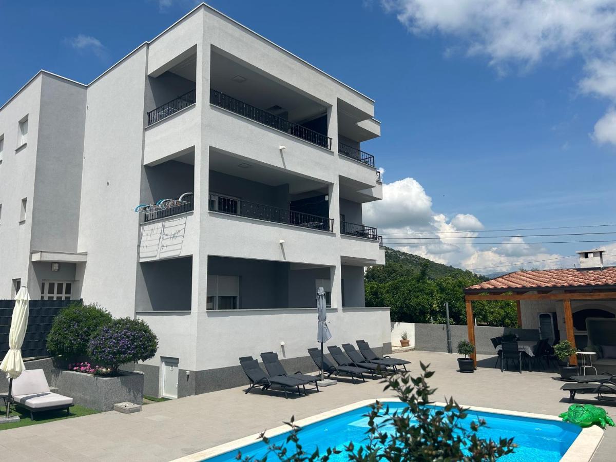 Villa Apartments Aa 1 Trogir Exteriör bild