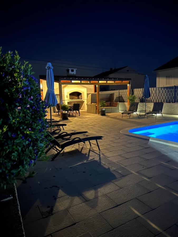 Villa Apartments Aa 1 Trogir Exteriör bild