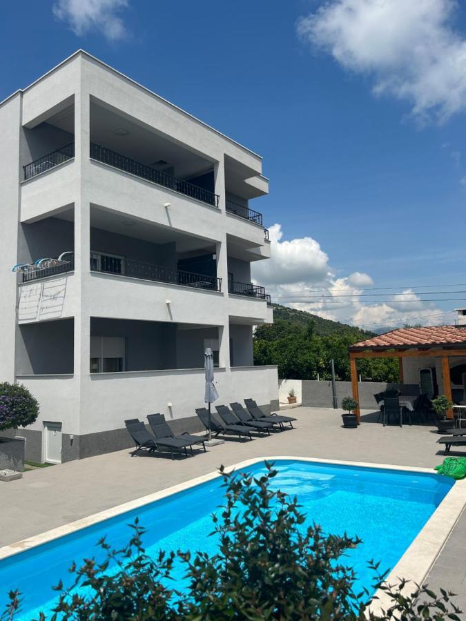 Villa Apartments Aa 1 Trogir Exteriör bild