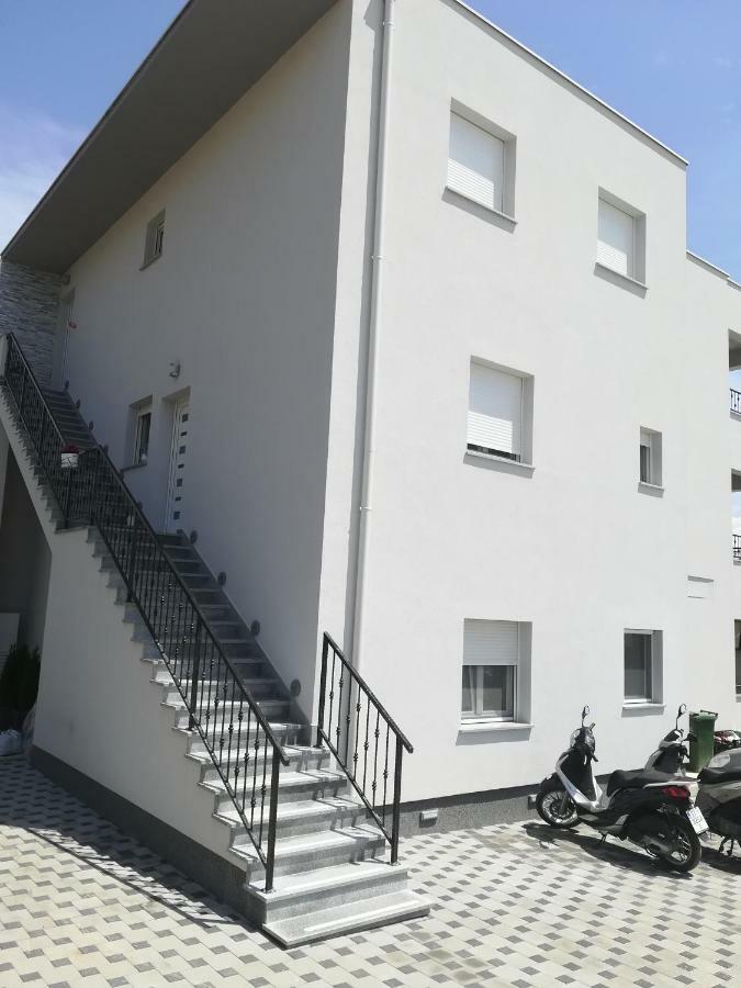 Villa Apartments Aa 1 Trogir Exteriör bild