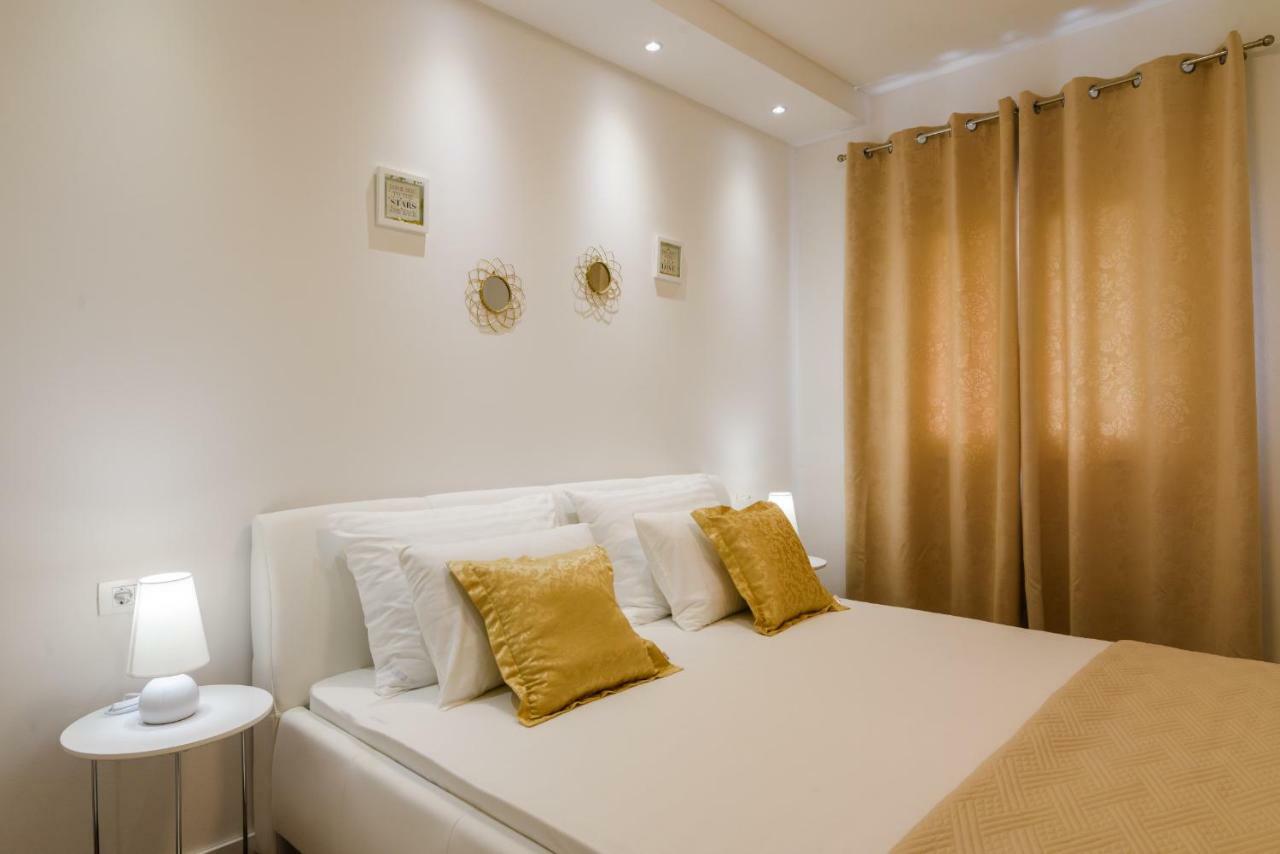 Villa Apartments Aa 1 Trogir Exteriör bild