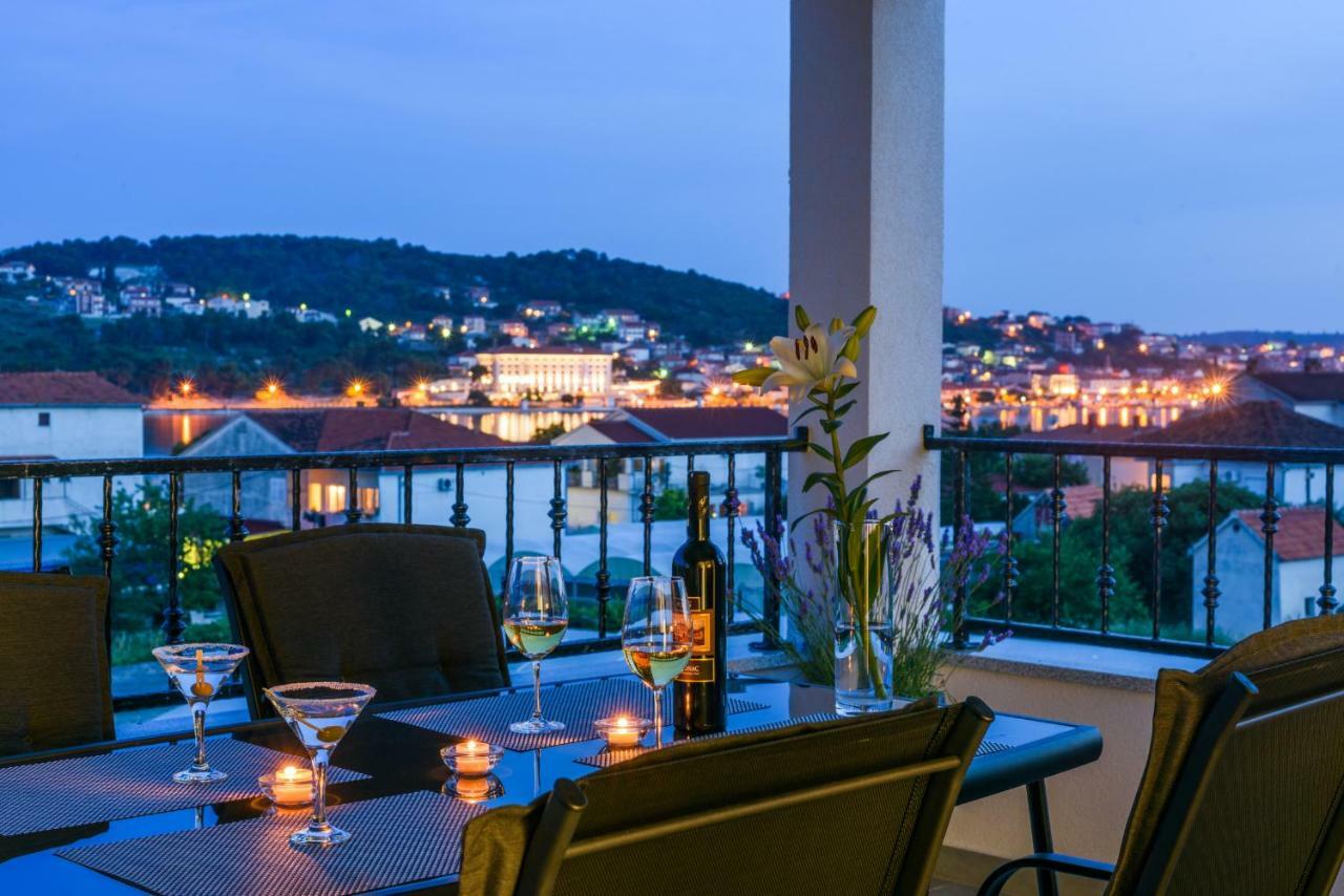 Villa Apartments Aa 1 Trogir Exteriör bild