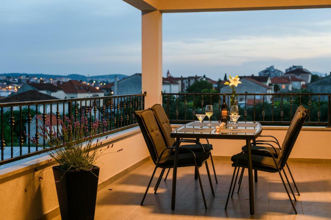 Villa Apartments Aa 1 Trogir Exteriör bild