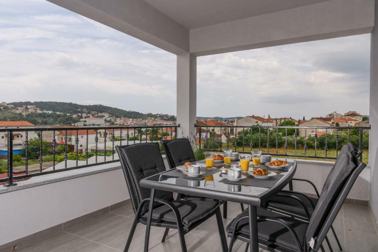 Villa Apartments Aa 1 Trogir Exteriör bild