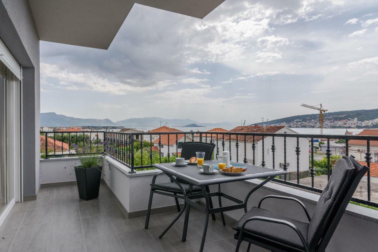 Villa Apartments Aa 1 Trogir Exteriör bild