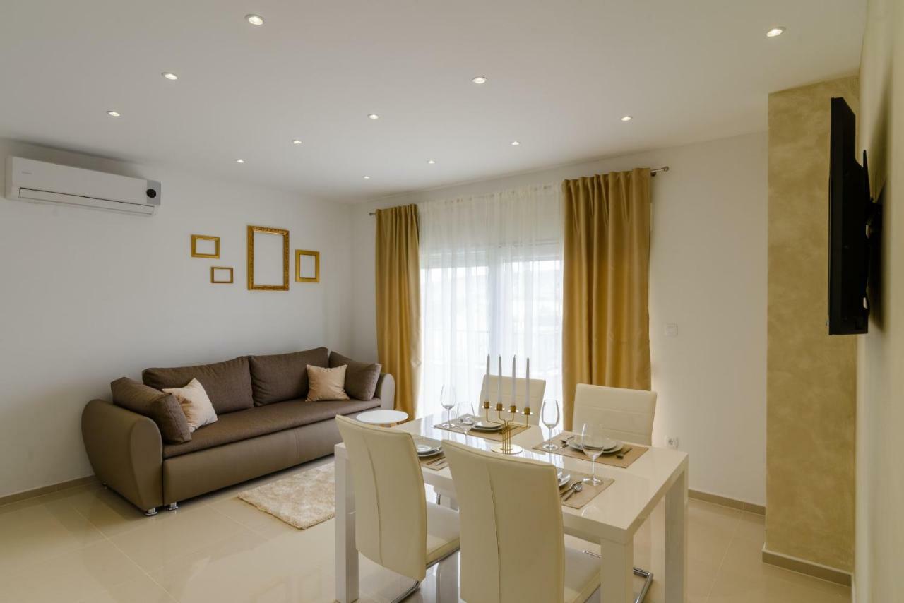 Villa Apartments Aa 1 Trogir Exteriör bild