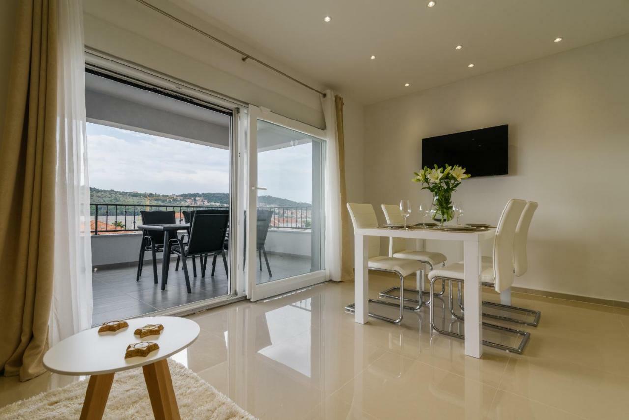Villa Apartments Aa 1 Trogir Exteriör bild