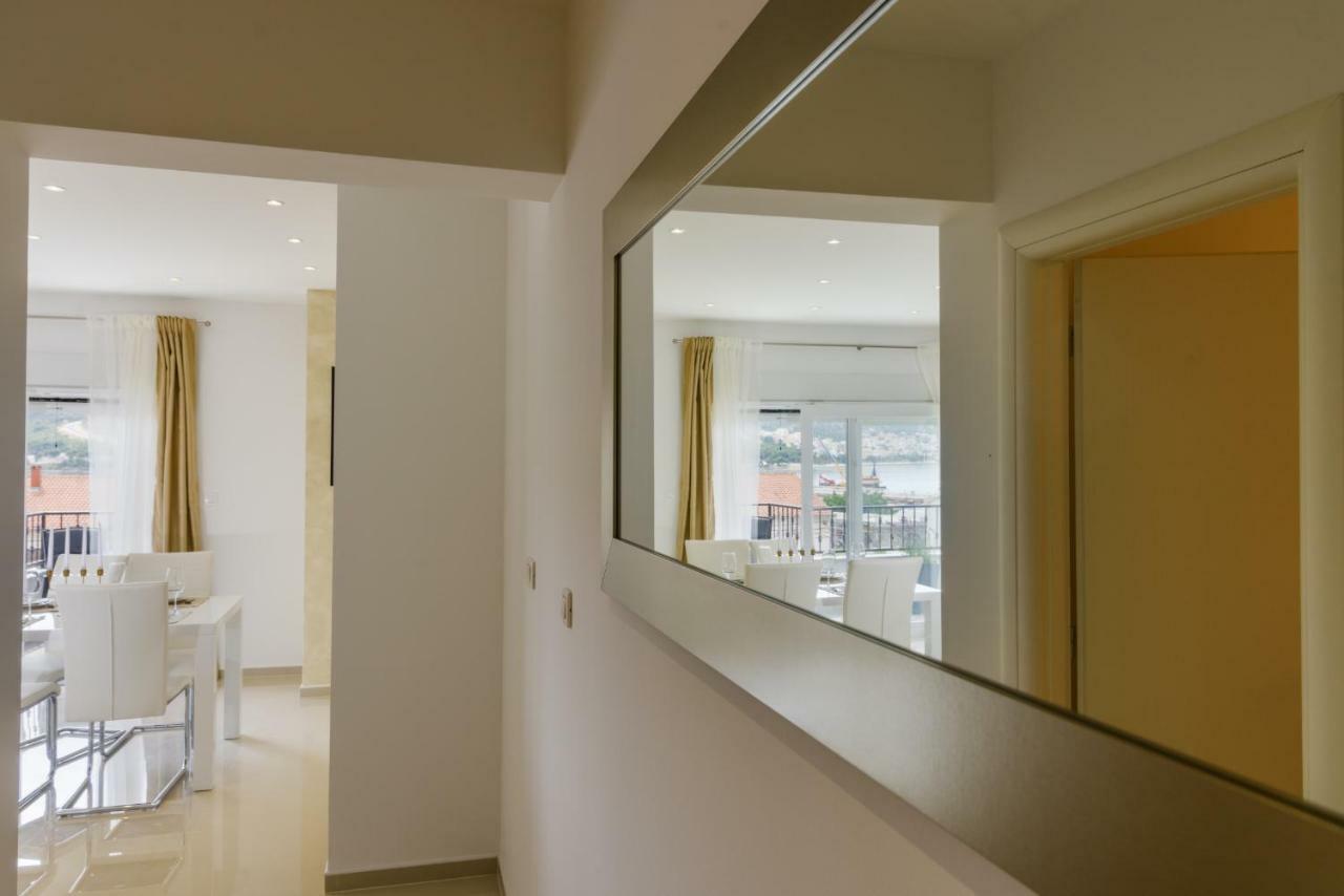 Villa Apartments Aa 1 Trogir Exteriör bild