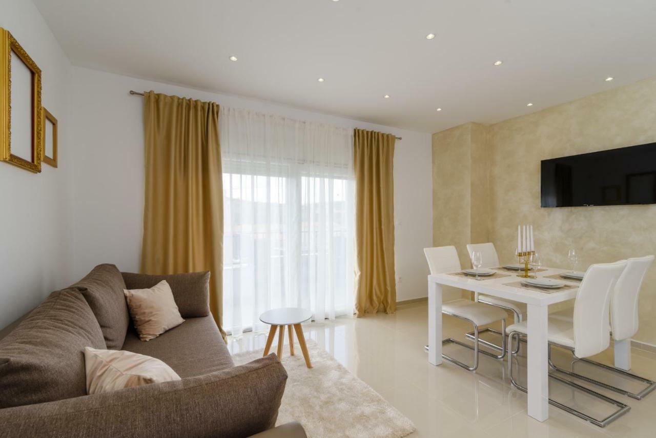 Villa Apartments Aa 1 Trogir Exteriör bild