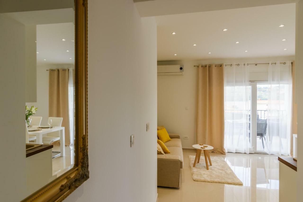 Villa Apartments Aa 1 Trogir Exteriör bild