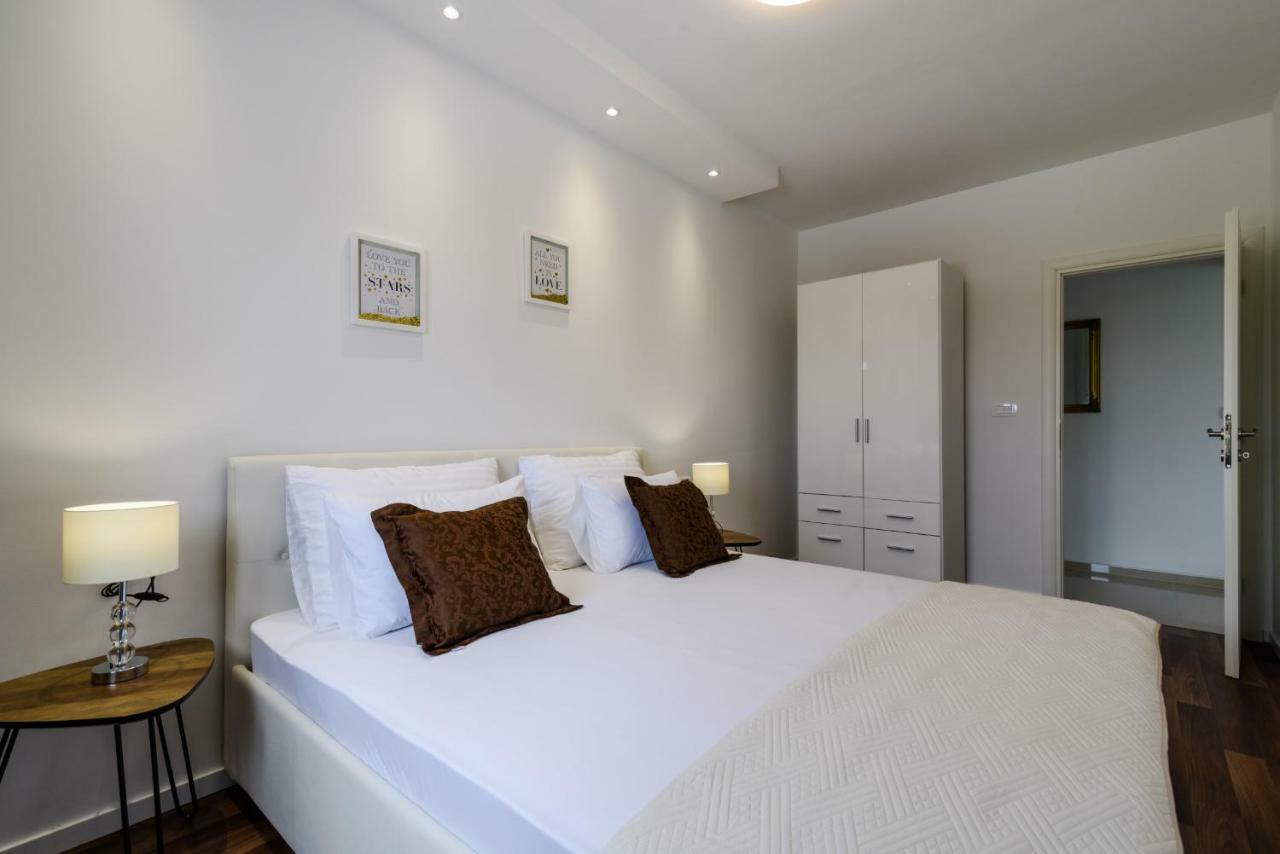 Villa Apartments Aa 1 Trogir Exteriör bild